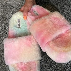 FABFUZZ FAUX FUR PLATFORM SLIPPER IN TIE DYE